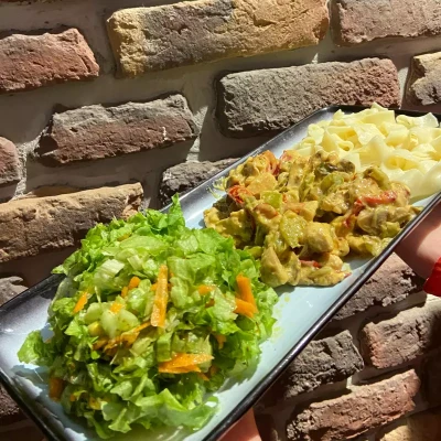 Köri Soslu Tavuk Yemeği